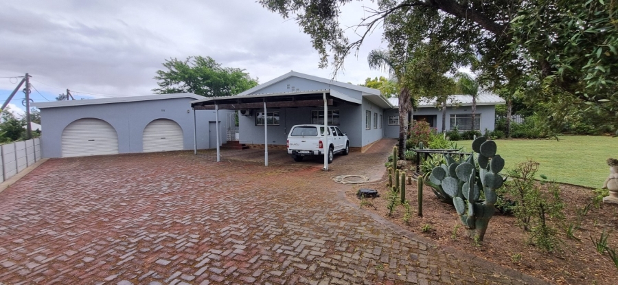 4 Bedroom Property for Sale in Porterville Western Cape